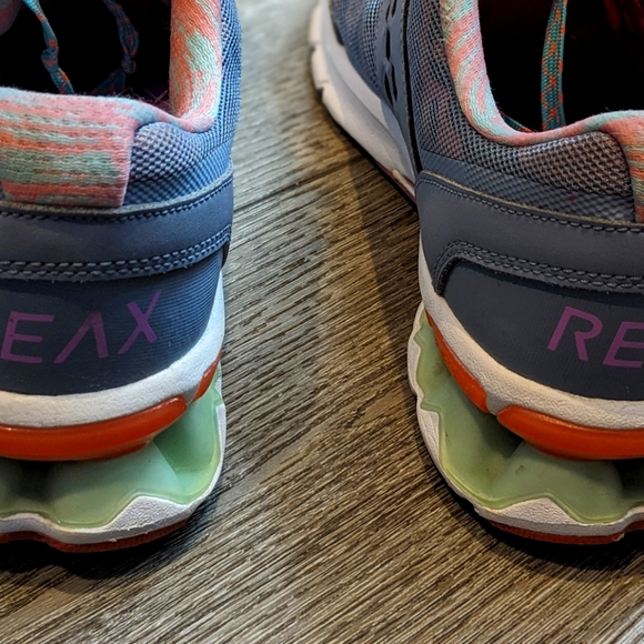 Barely used women's 7.5 Nike running shoes - Picture 5 of 9